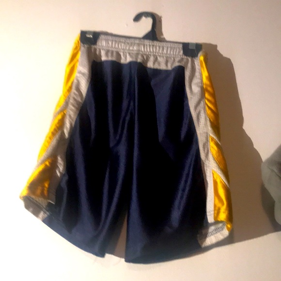 kids shorts size 7. yellow,black and white from Nike - Picture 2 of 3